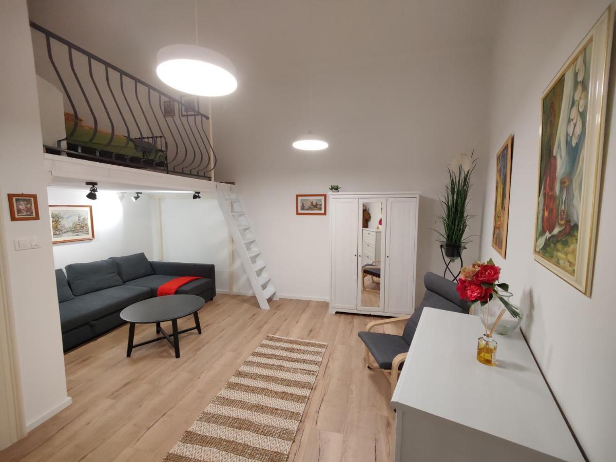 בודפשט Calm, Artistic Apartment 9Th Distric Central City מראה חיצוני תמונה